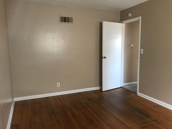 5th image of 3808 N Sheridan Knolls Ct