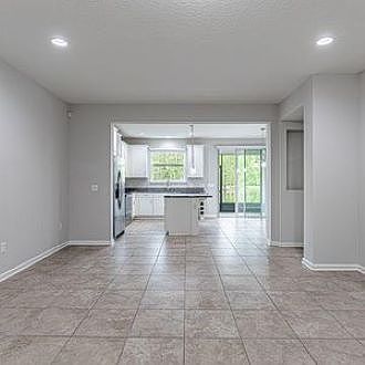 3rd image of 319 Richmond Dr