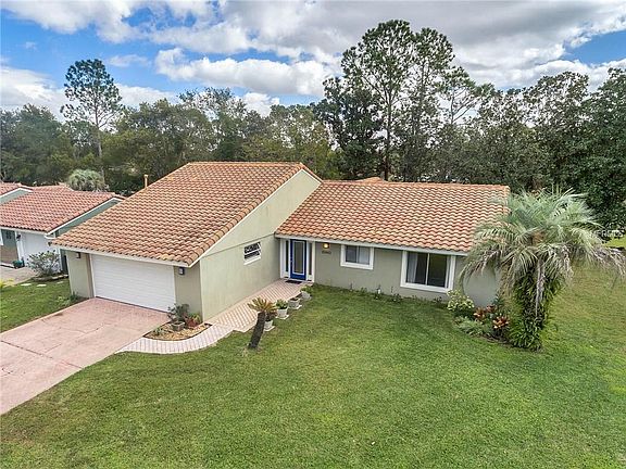 3rd image of 10443 Kingbrook Ln