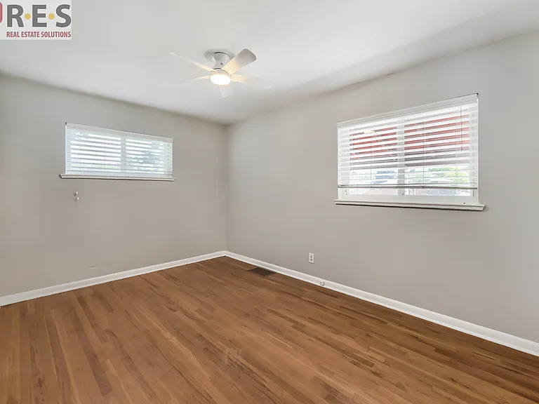 3201 S Holly St — Photo 9