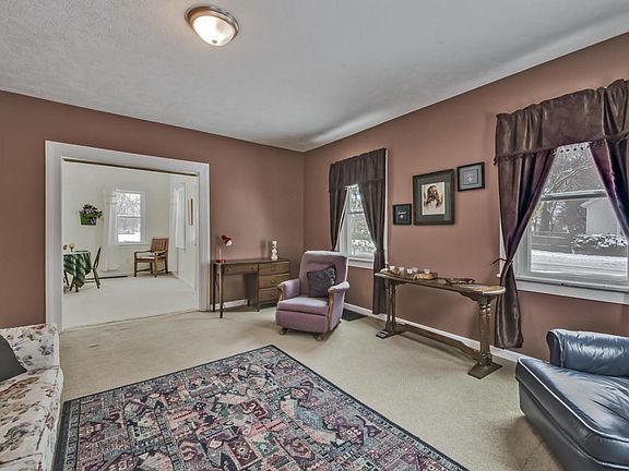 3rd image of 200 E 16th St
