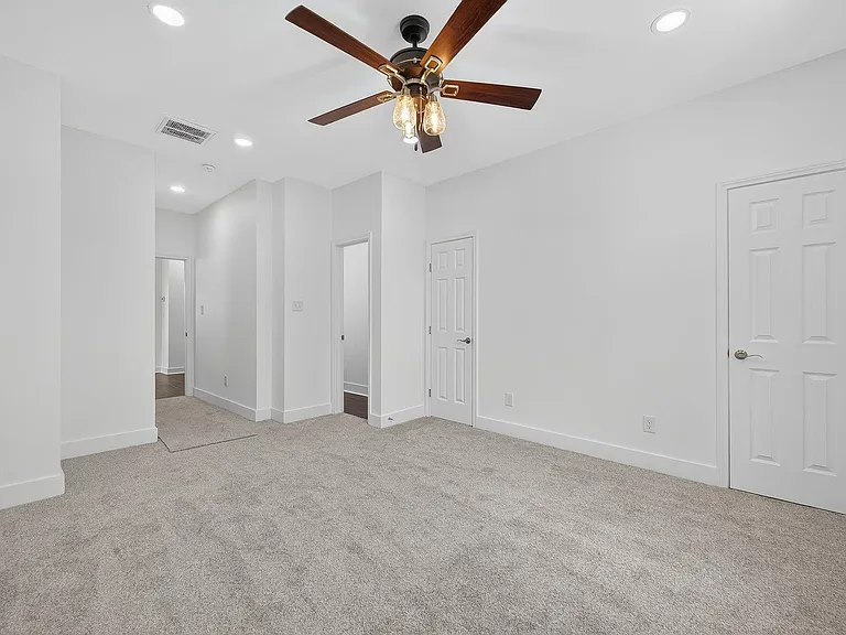 714 Zoe St — Photo 19