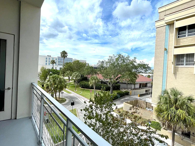 302 SE Broadway St #350 — Photo 28