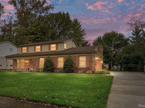 3688 Estates Dr, Troy, MI 48084