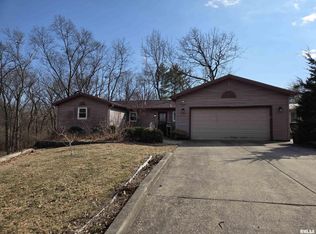 41 Greenridge Dr, Carlinville, IL 62626