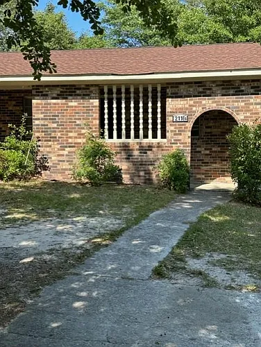 2116 Greenoaks Rd #1B Photo 1