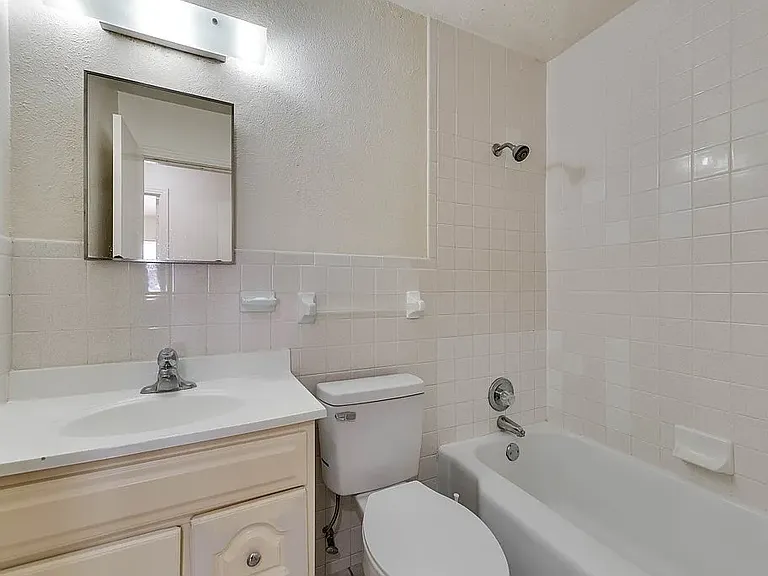 2708 Delano Ave — Photo 10