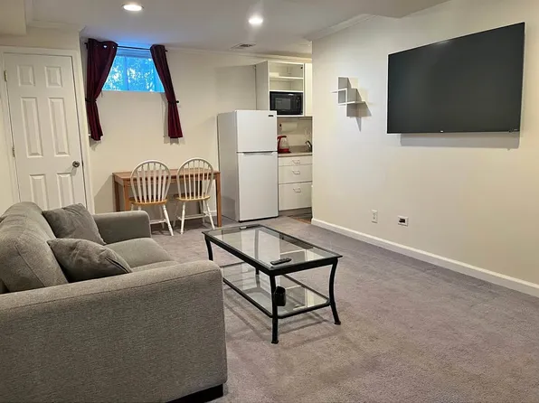 2408 S Hayes St, Arlington, VA 22202