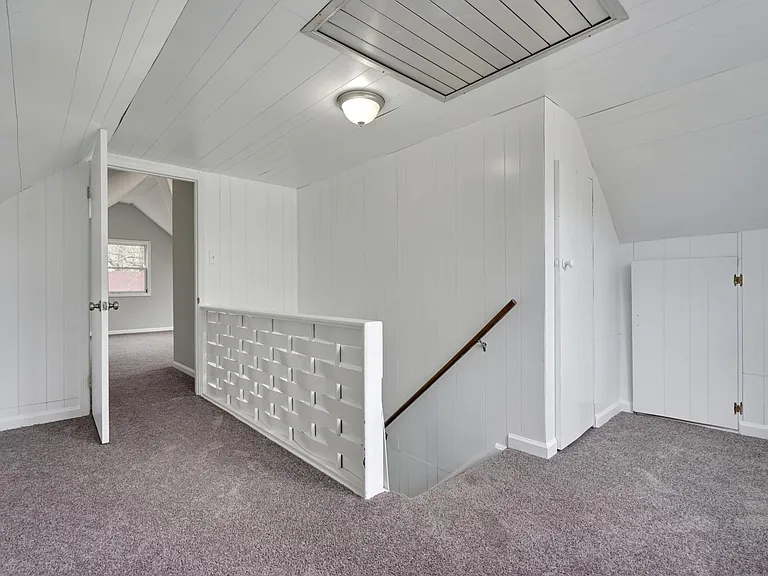 13 Swain Ave — Photo 28