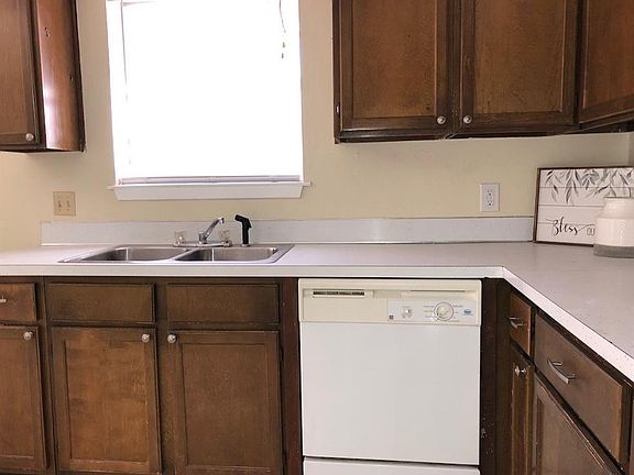 4th image of 5242 Benbrook St