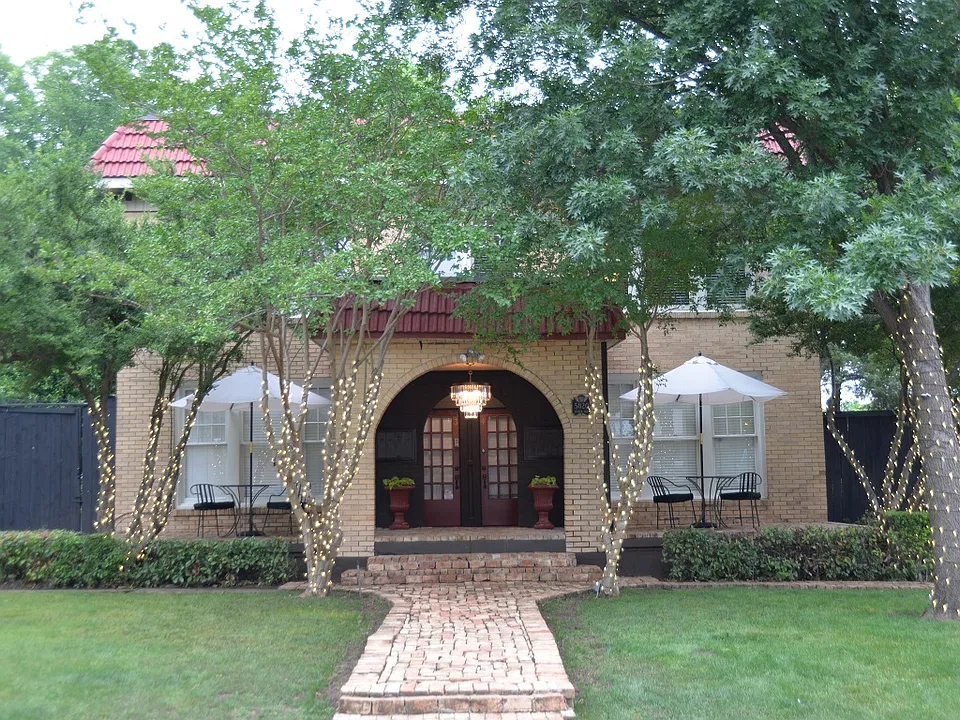 5820 Reiger Front Facade