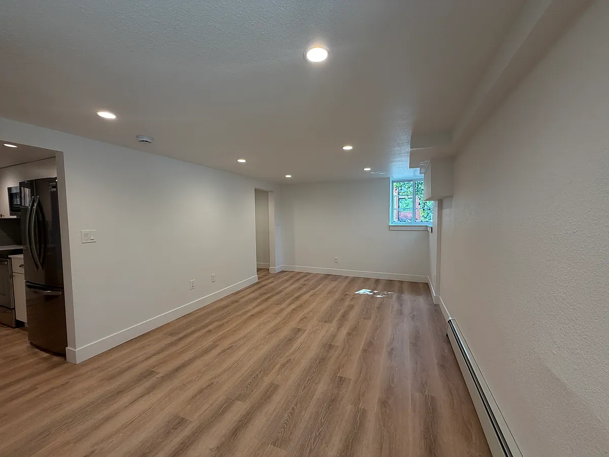 Building Photo - 3300 N Clay St #2
