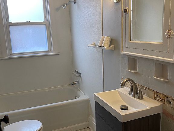 5th image of 1520 Elkton Pl APT 1W