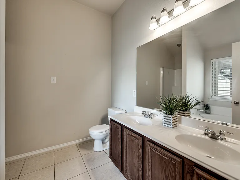 203 Cedar Creek Dr — Photo 18