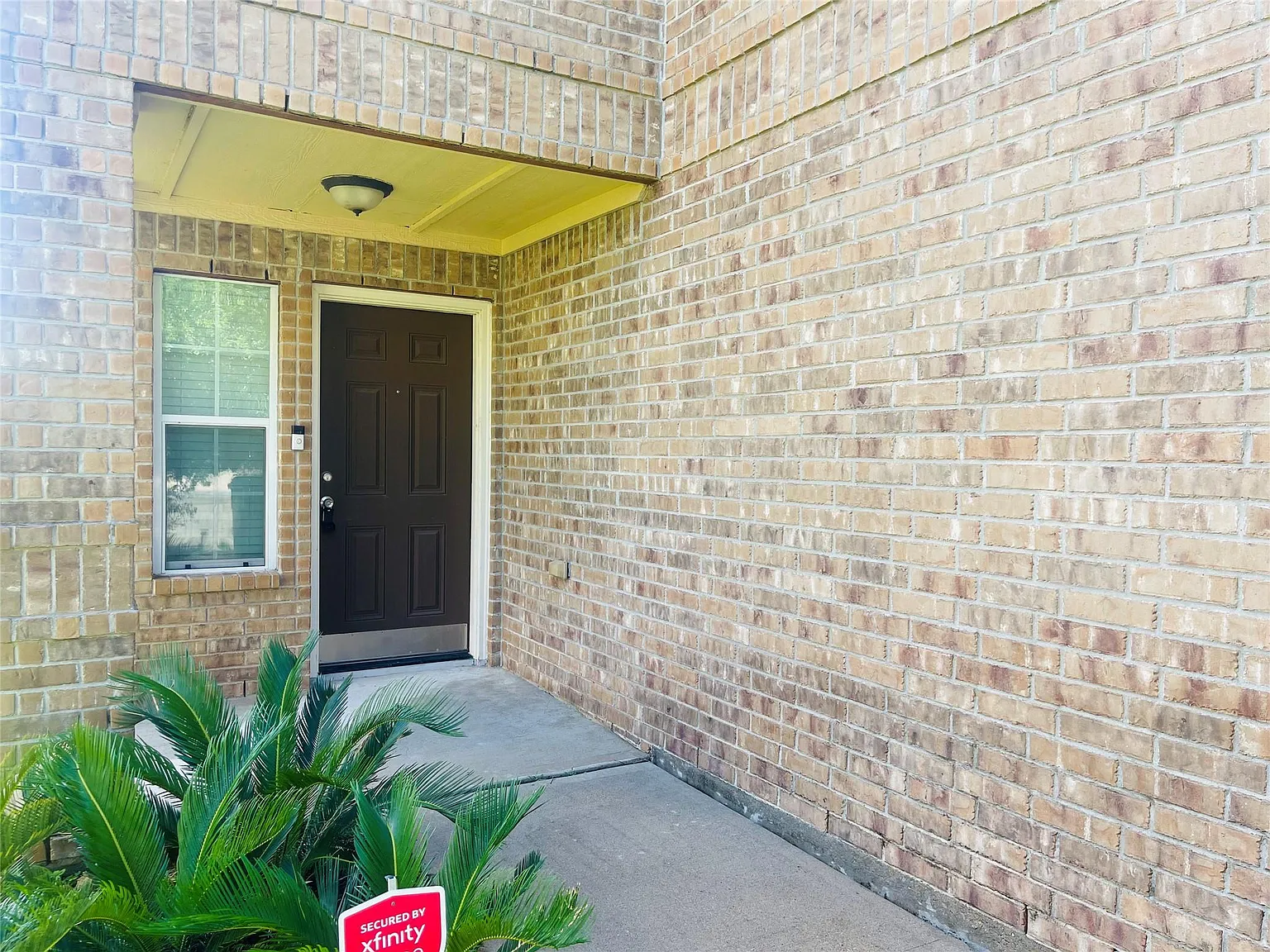 4 bed, 2.5 bath, 2087 sqft, $2,290 — Photo 3