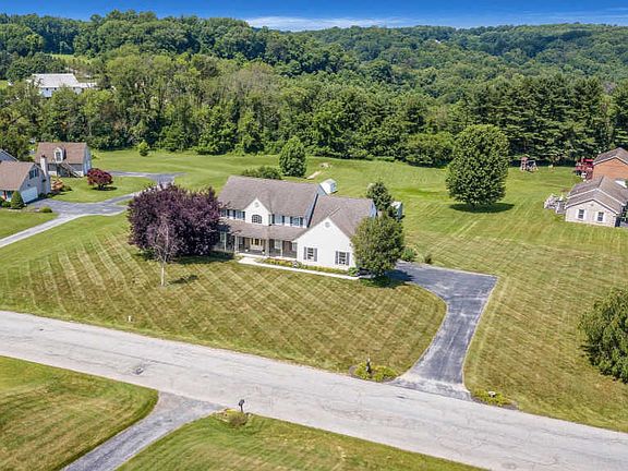 3rd image of 101 Laurel Dr