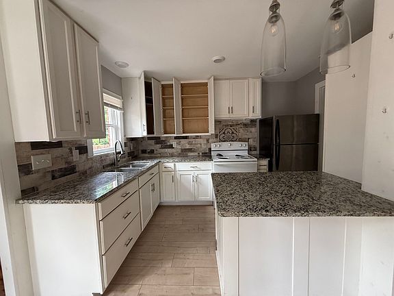 2nd image of 617 N Trinity St
