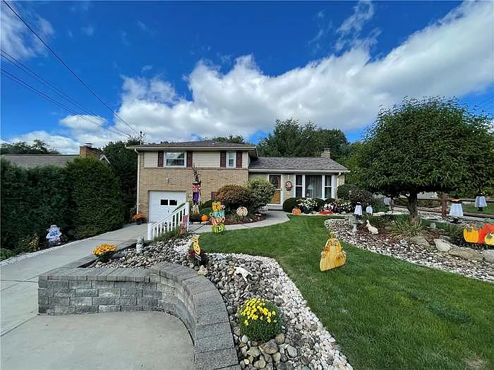 222 Rolling Dr — Photo 2