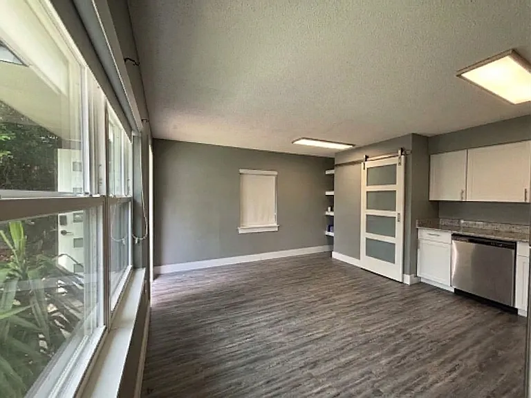 139 Avenue D SW #139.5 — Photo 6
