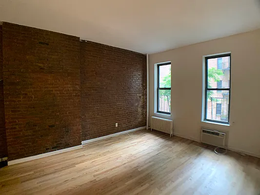 Rented by Salon Realty Corp | media 13