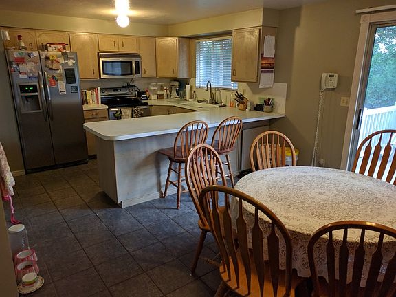 4th image of 802 Douglas Dr