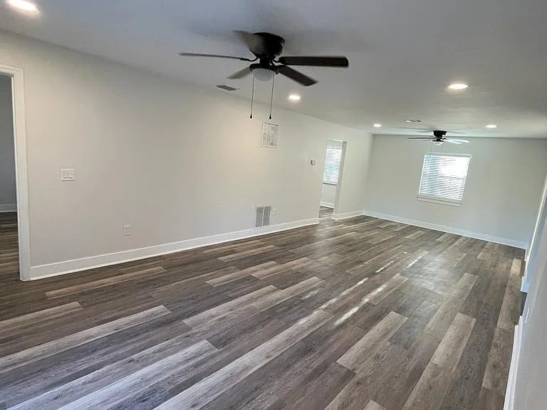 4306 Clubside Dr — Photo 2