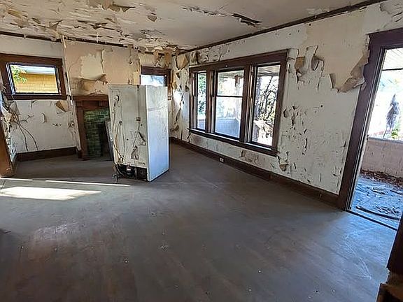 2nd image of 14112 Baldwin Ave