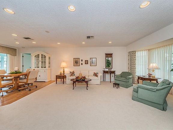 3rd image of 1387 Gillespie Dr N