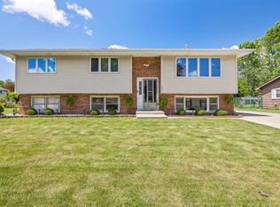 9846 Garfield Pl, Crown Point, IN 46307