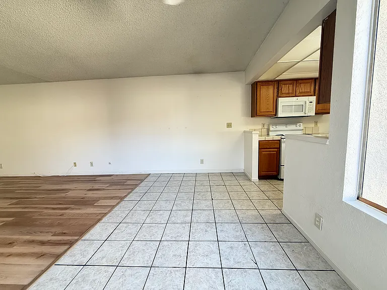 595 W Alamos Ave — Photo 4