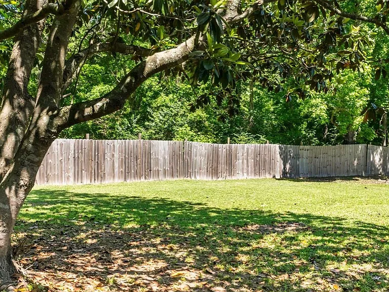 431 Sarah Dr — Photo 10