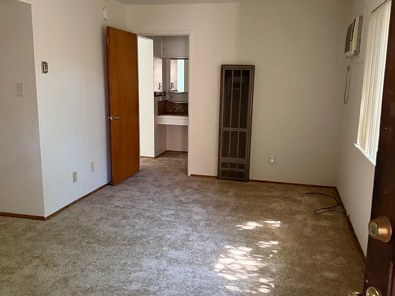 2406 G St — Photo 3