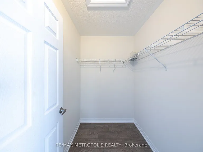 39 Northrop Ave — Photo 16