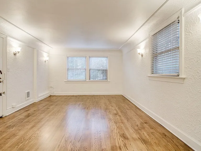 724 Harvard Ave E — Photo 5