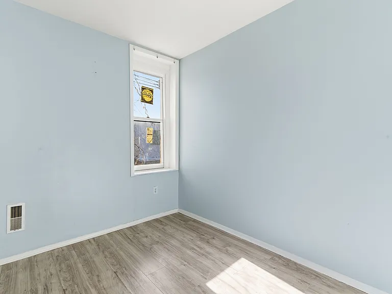 2236 W Firth St — Photo 14
