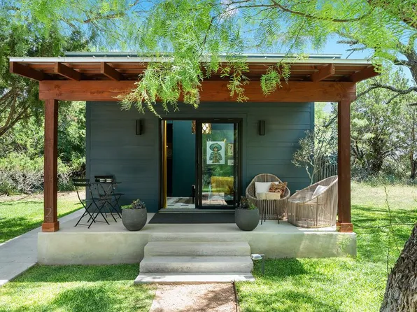 271 Smokehouse Rd, Fredericksburg, TX 78624