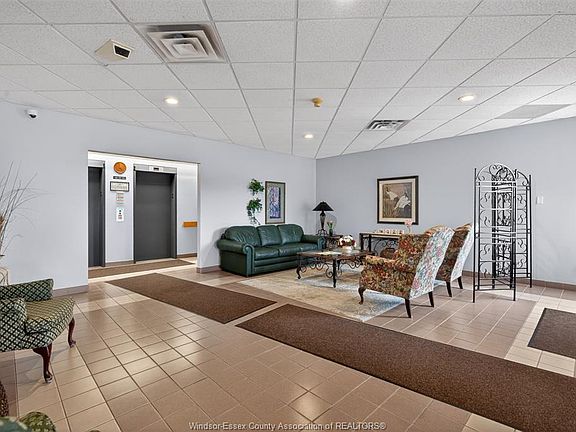5th image of 3915 Southwinds Dr #203