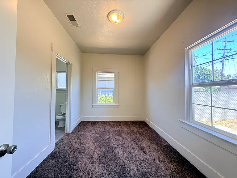 1010 N Roosevelt Ave — Photo 14