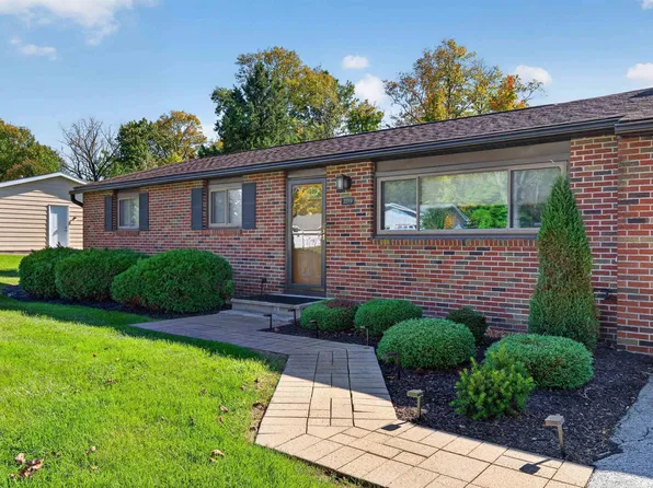 2209 Graham Dr, Fort Wayne, IN 46818