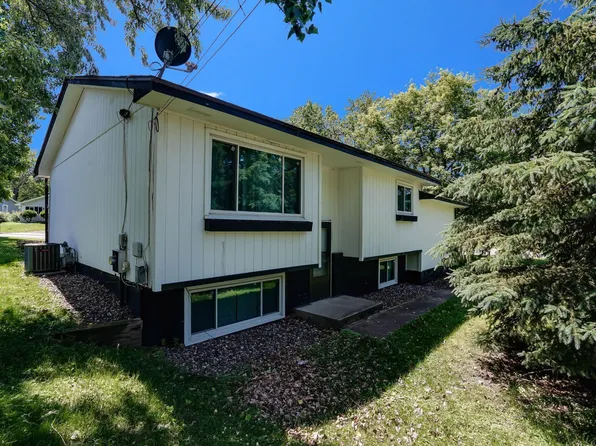 2302 7th Ave E, North Saint Paul, MN 55109