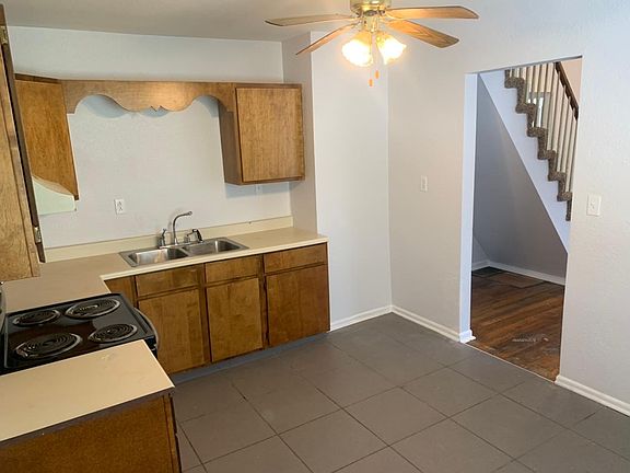 5th image of 1119 W College St