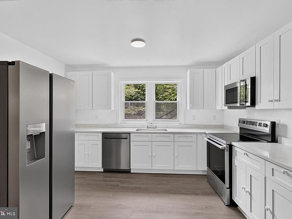 3rd image of 4396 Ensbrook Ln