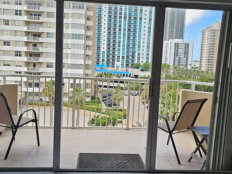 1985 S Ocean Dr #5D — Photo 10