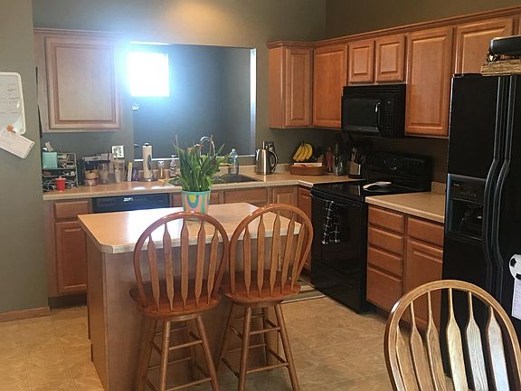 3rd image of 713 S Oaks Dr
