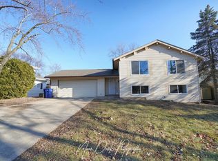 527 Willow Ct, Waukegan, IL 60085