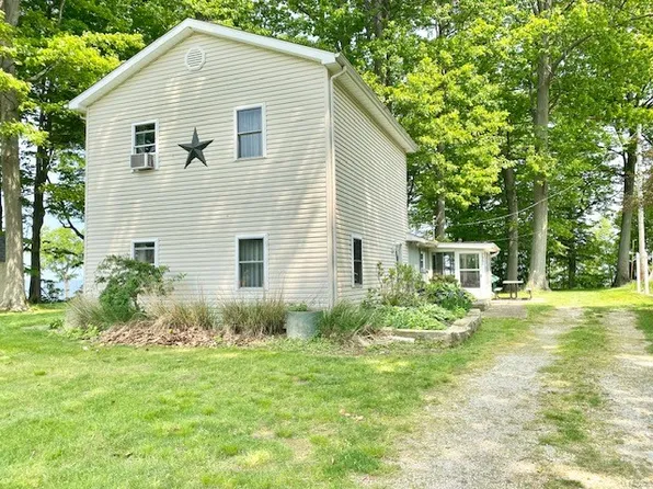 10620 Edgewood Dr, Lake City, PA 16423