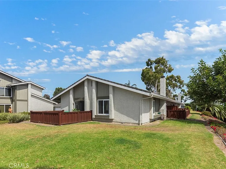 3331 Calle La Veta — Photo 3