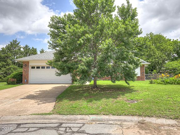 4th image of 2825 Jamestown Cir