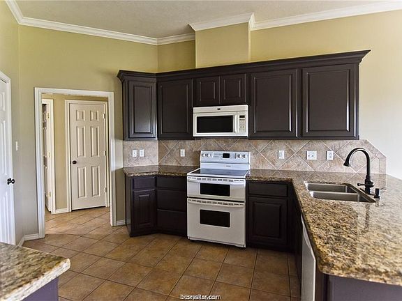 4th image of 2606 Colony Vista Dr