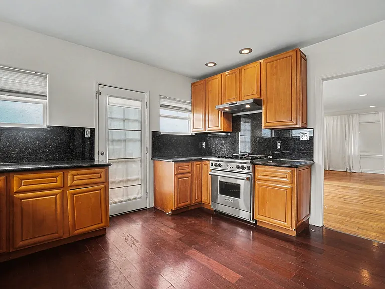 1224 Dwight Way — Photo 10